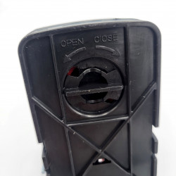 Ouverture sous la tapette à souris KOMODO pour placer l'appât