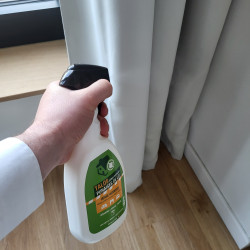 Le spray TALOS peut être appliqué sur des rideaux