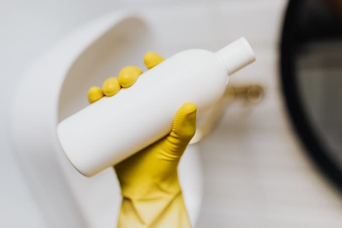 Bouteille d'eau de javeleau-de-javel-attire-cafard