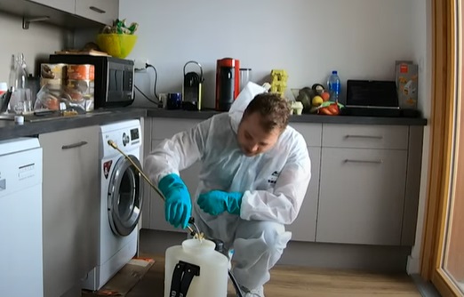 Préparation de la mixture contenant le traitement anti puce